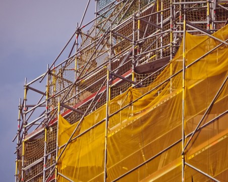 Половинчато саниране! Блок в Ботевград – 6 месеца строителна площадка