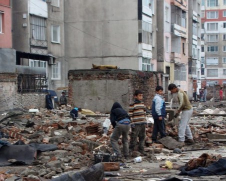 Общината ще си търси борчовете от квартирантите в Столипиново, няма да им опрощават 1,6 млн. лева