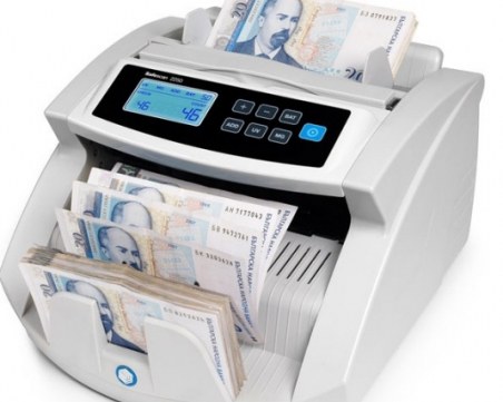 Пипнала тук, пипнала там...Новозагорската банкерка ужилила 50-ина. Кой ще върне парите?