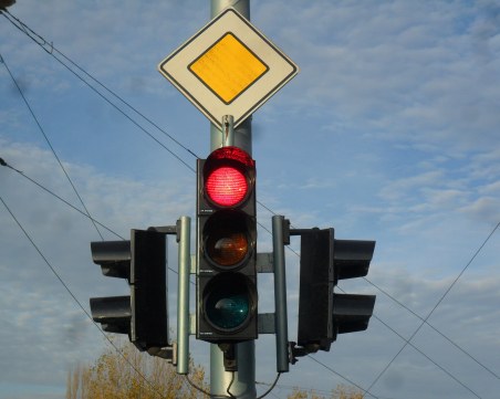 Сложиха умни светофари на опасно кръстовище в Пловдив, правят 72-часови проби