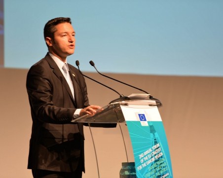 Вигенин отсвири Нинова-та повеля! Във Виена е, харчи народна пара