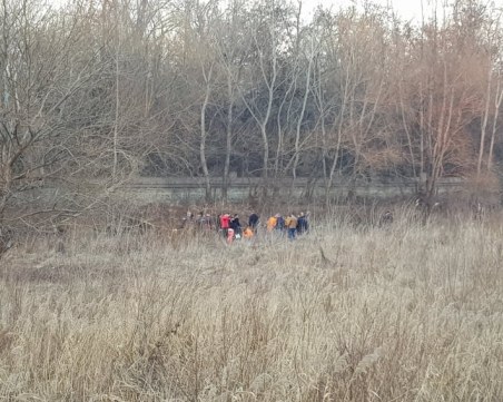 Водолази изкараха трупа от река Марица в Пловдив, пристигна и Съдебна медицина СНИМКИ