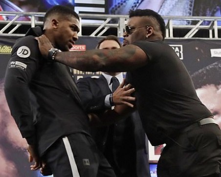 Започна се! Милър изблъска Джошуа и го изкара извън кожата му ВИДЕО И СНИМКИ