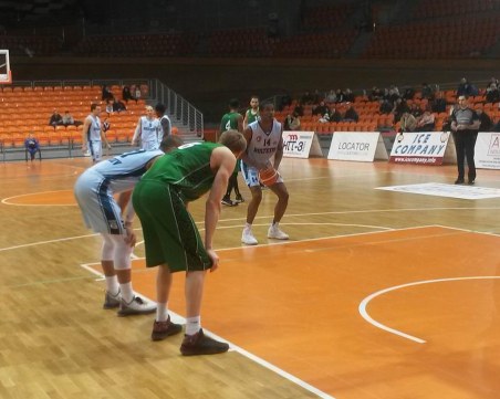 Академик Бултекс 99 уплътнява паузата с две контроли в Румъния