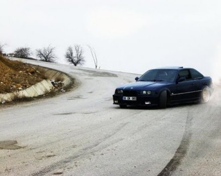 Арестуваха 22-годишен с БМВ заради дрифтове по улиците в Асеновград