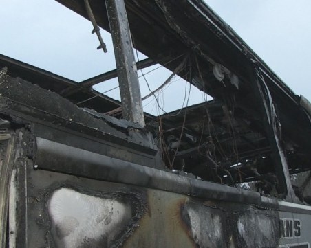 Автобус с един тон гориво в резервоара изгоря на пътя Русе-Бяла