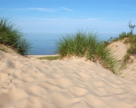 Плажни глоби: Кръчма върху дюна – 10 бона. Хавлия върху дюна – 1000 лв.