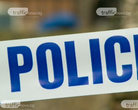 Психично болен напада близките си, чупи и блъска в дома си