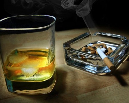 Пушачите и пиячите са по-импулсивни от останалите