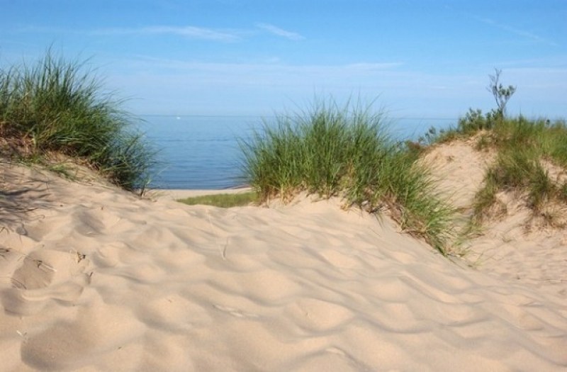 Плажни глоби: Кръчма върху дюна – 10 бона. Хавлия върху дюна – 1000 лв.