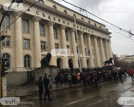 Адвокати на протест: Новият закон е брутален и погазва правата ни ВИДЕО