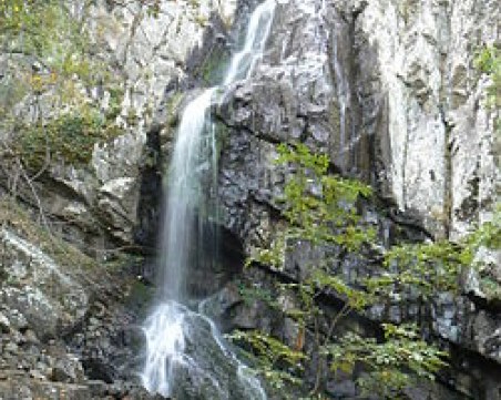 Англичанин се подхлъзна до Боянския водопад. Навехна крак, спасиха го!