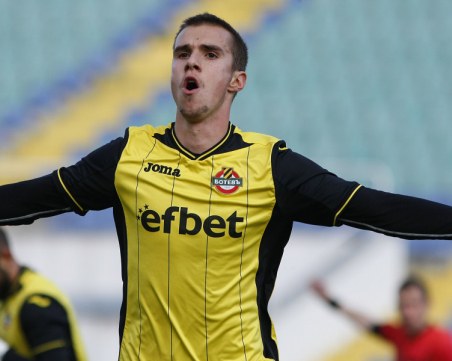 Антонио Вутов отнесе 3 мача наказание