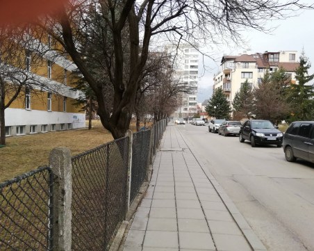 Имената на хората, изписани по табелите: Методи Андонов