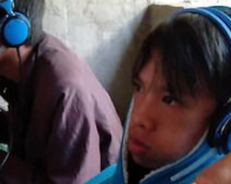 Майка храни с ръце сина си, той не става по 48 часа от компютъра ВИДЕО