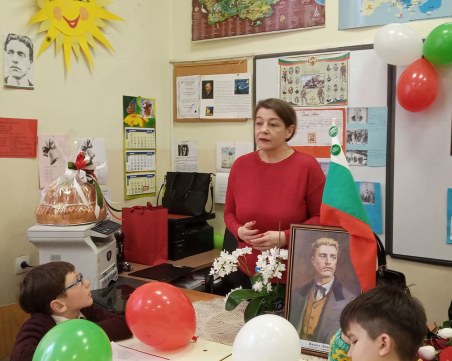 Наследница на Левски предаде заветите му на третокласници от Пловдив ВИДЕО