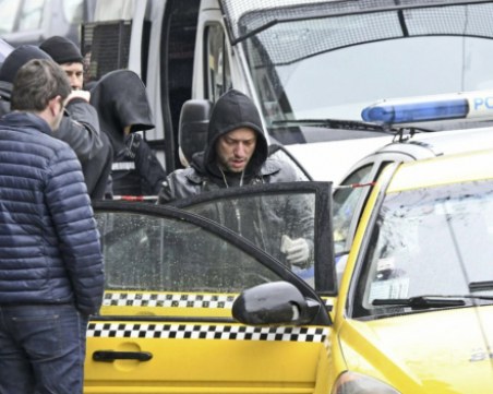 Ранените полицаи в София са трима! 17-годишният шофьор е бил обявен за издирване от баща му СНИМКИ