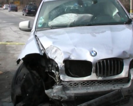 Верижна катастрофа е станала на пътя Скравена – Ботевград