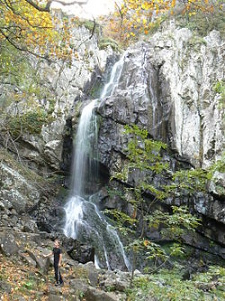 Англичанин се подхлъзна до Боянския водопад. Навехна крак, спасиха го!