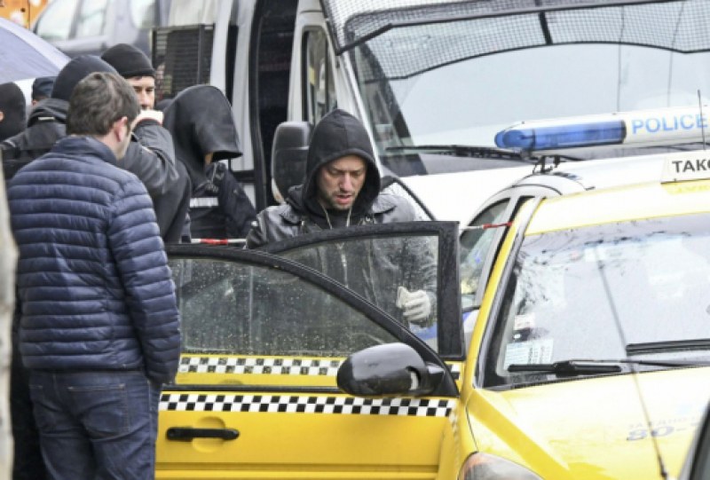 Ранените полицаи в София са трима! 17-годишният шофьор е бил обявен за издирване от баща му СНИМКИ