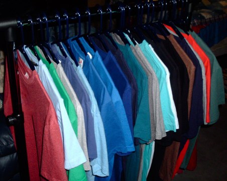 Мъж облече 260 тениски наведнъж, подобри световен рекорд