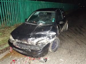 Кола се заби в ТИР на бензиностанция, шофьорът ѝ избяга