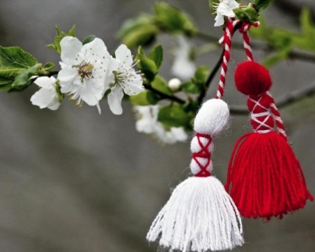 Коя е Ахинора и какво общо има с мартеницата?