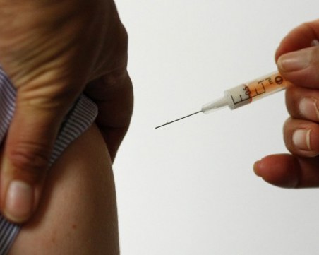 Антиваксърите са блокирани! YouTube спря рекламите и финансирането им