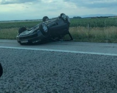 Двама мъже са с опасност за живота след катастрофа край Бургас