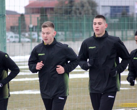 Двама юноши с дебютна тренировка с мъжете на Ботев