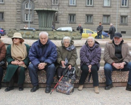 Нов шамар за пенсионерите: Новата формула реже парите на всеки трети