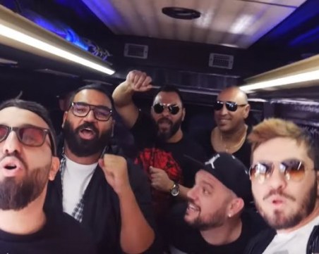 Облечи си ризата бялата и дънките сините! Новото парче на Азис с 1 млн. гледания за 2 дни