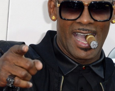 Пуснаха на свобода Ар Кели! Певецът плати 1 млн. долара гаранция