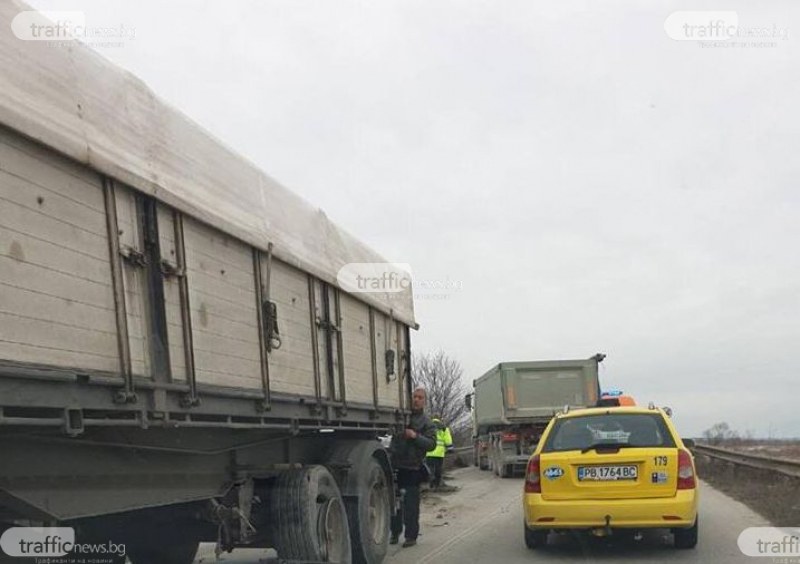 23-годишна шофьорка и тийнейджър са пострадали при катастрофата край Войводиново