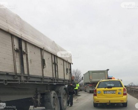 23-годишна шофьорка и тийнейджър са пострадали при катастрофата край Войводиново