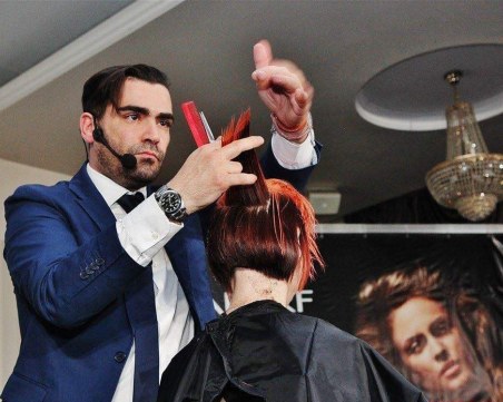 Фризьори правят възстановка на прическите на пловдивчанката през хилядолетията СНИМКИ