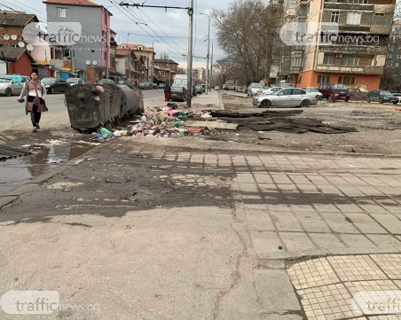 Мизерия пред най-посещаваното място в пловдивски квартал, хората с подписка до кмета СНИМКИ