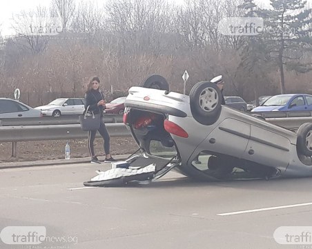 Млада шофьорка се обърна по таван, запуши 