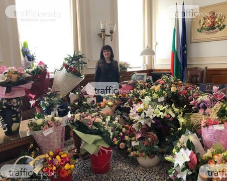 Не мога да се примиря с лицемерието! Хората едва оцеляват, а тя... СНИМКИ