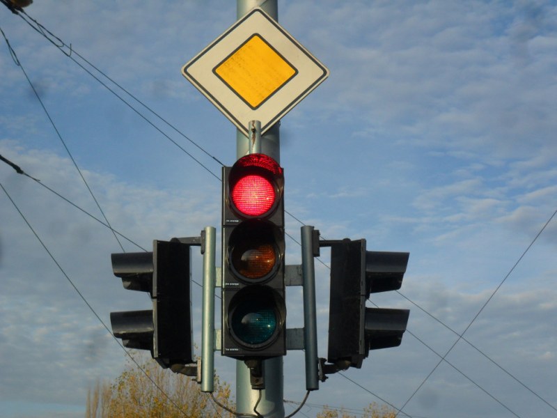 Пускат нов светофар на Карловско шосе