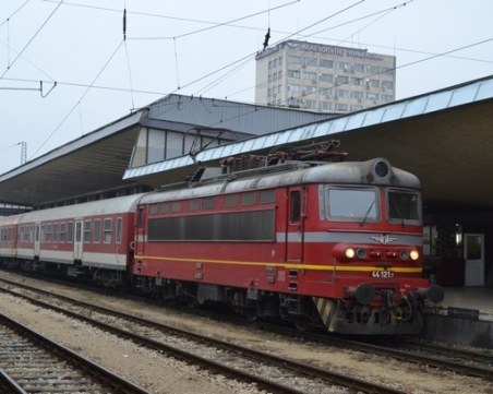 БДЖ пуска още 8 000 места във влаковете си за 3-ти март