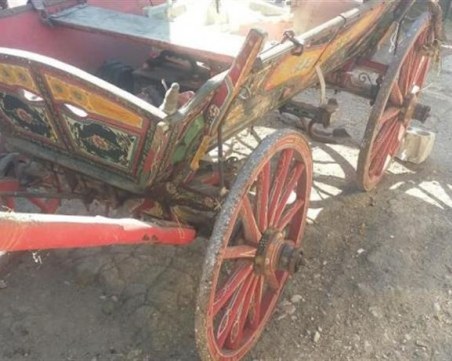 Среднощен екшън в двора на полицията в Гоце Делчев: Крадат каруца!?