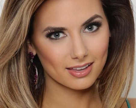 Стряскащо! Откриха меланом на 19-годишна миска заради... маникюр СНИМКИ