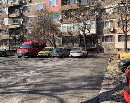 Изградиха нов паркинг в район 