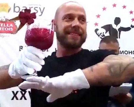 Маскирани зверски пребиха футболист в Студентски град СНИМКА 18+