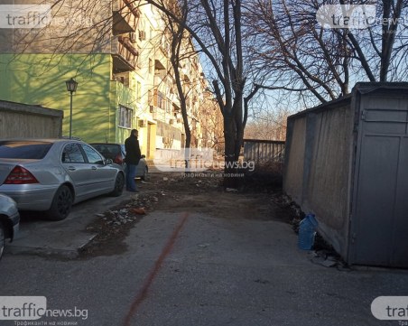 Парадокс? Заграденият паркинг до МБАЛ 