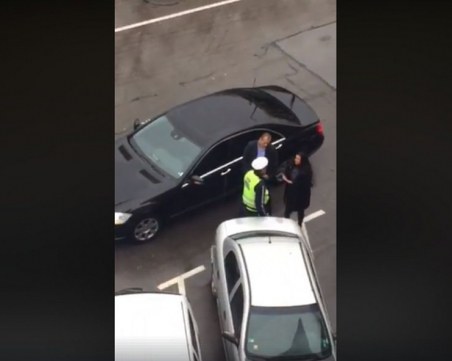 Спешно каране на НСО в насрещното, заради роклите на Деси Радева. Глобата: 30 лв.!