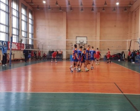 Виктория Волей и СК Строител домакини на финалната шестица