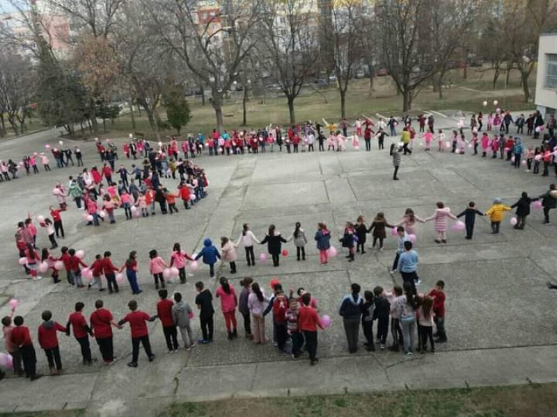Пловдивски ученици казаха не на тормоза в училище СНИМКИ