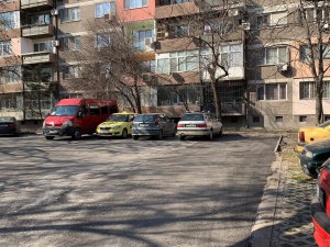 Изградиха нов паркинг в район